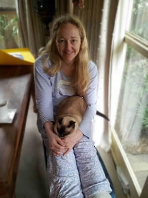 Ratiti the Tonkinese cat sitting on Liesha's knee
